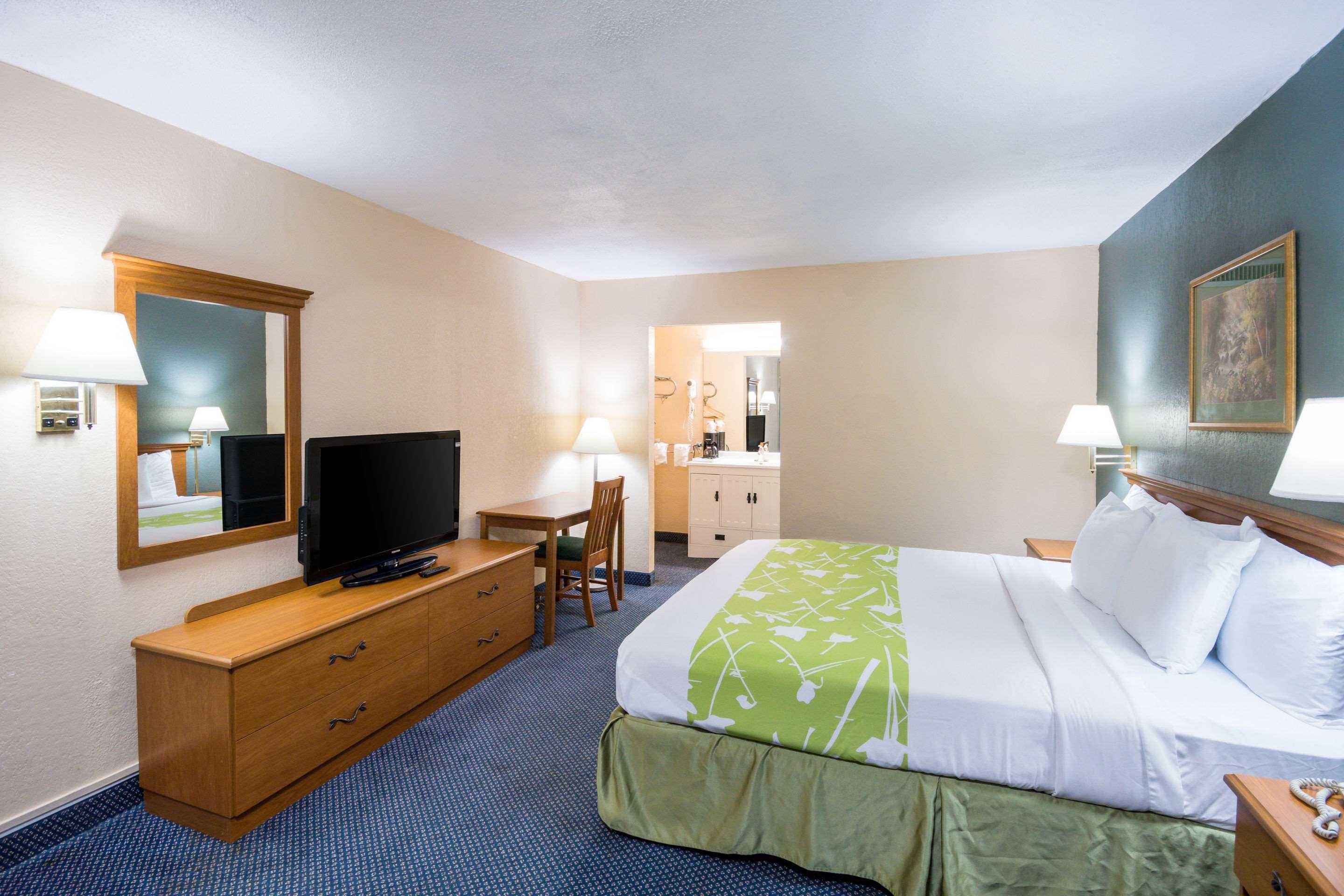 Rodeway Inn And Suites Portsmouth Exteriér fotografie