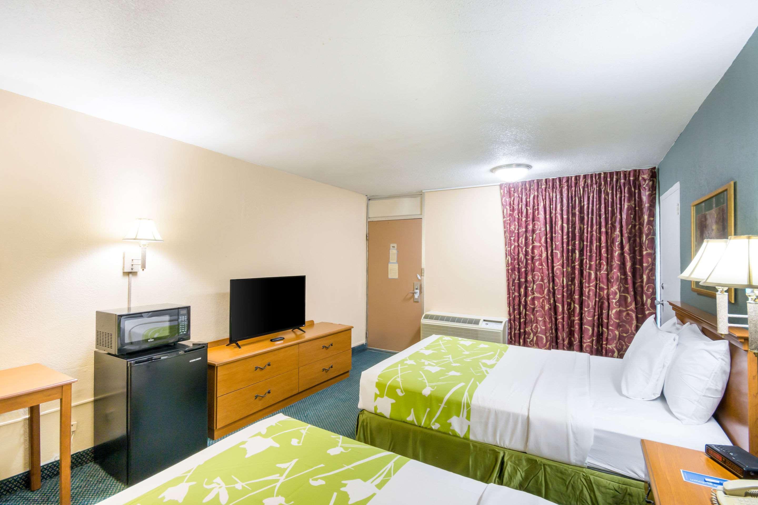 Rodeway Inn And Suites Portsmouth Exteriér fotografie
